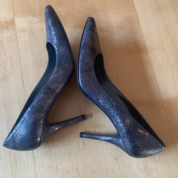 Stuart Weitzman Snake Skin Heels 9 - Picture 5 of 12